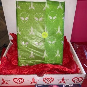 Jeffree star alien palette from mystery box